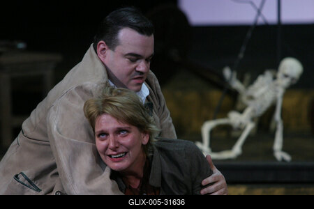 Ödön von Horváth: Mesél a bécsi erdő-stock-foto