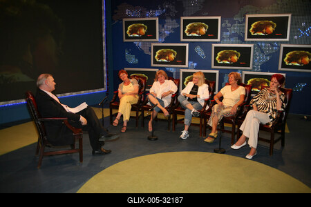 Táncdalénekesek a Napkeltében-stock-foto