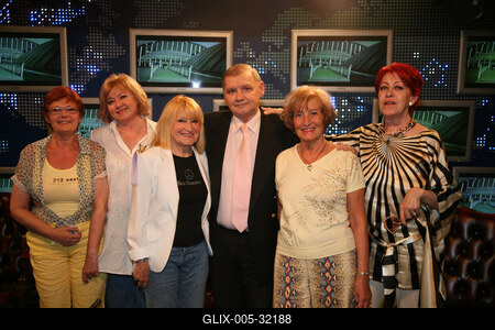 Táncdalénekesek a Napkeltében-stock-foto