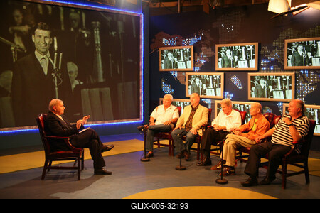 Táncdalénekesek a Napkeltében-stock-foto