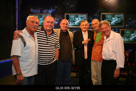 Táncdalénekesek a Napkeltében-stock-foto