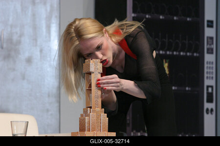 Mark Dunn: Öt nő az esőben-stock-foto