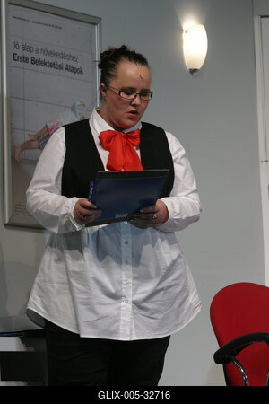 Mark Dunn: Öt nő az esőben-stock-foto