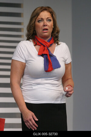 Mark Dunn: Öt nő az esőben-stock-foto