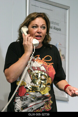 Mark Dunn: Öt nő az esőben-stock-foto