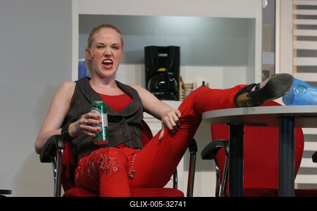 Mark Dunn: Öt nő az esőben-stock-foto