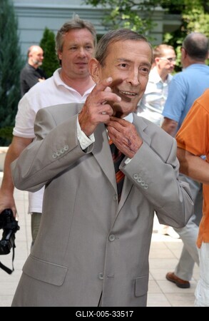 Antal Imre 72 éves-stock-foto