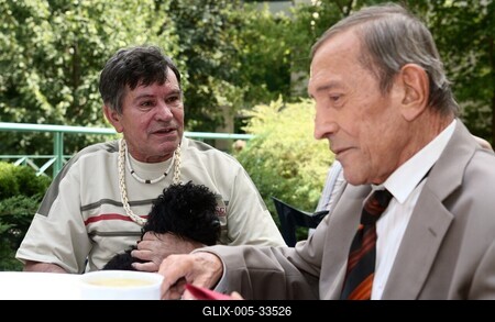 Antal Imre 72 éves-stock-foto