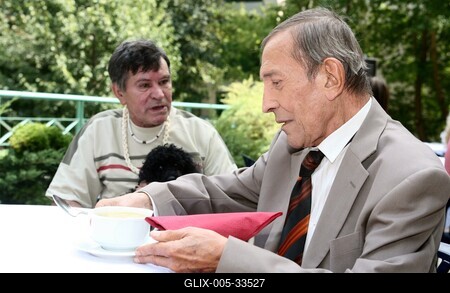 Antal Imre 72 éves-stock-foto