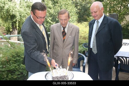 Antal Imre 72 éves-stock-foto