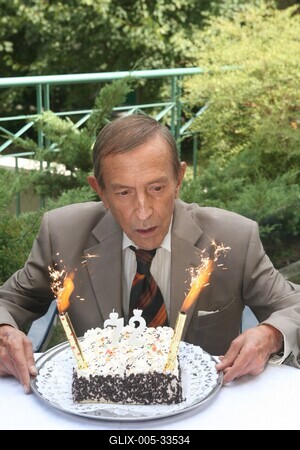 Antal Imre 72 éves-stock-foto