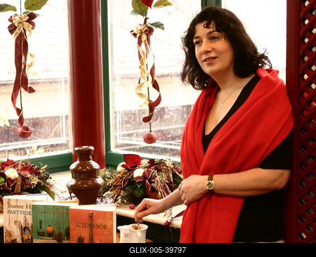 Joanne Harris Szentendrén mutatta be új könyveit-stock-foto
