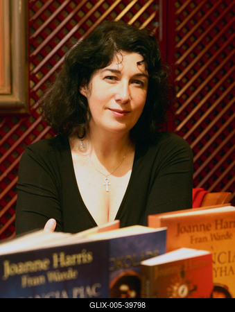 Joanne Harris Szentendrén mutatta be új könyveit-stock-foto