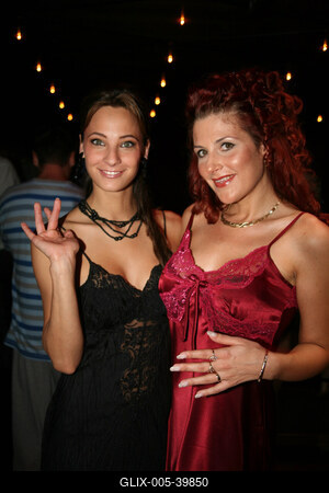 Jóban Rosszban parti-stock-foto