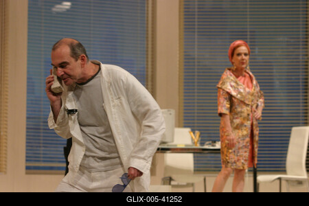 Bernard Slade: Romantikus komédia-stock-foto