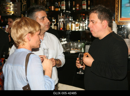 Szép nyári nap buli a Moulin Rouge-ban-stock-foto