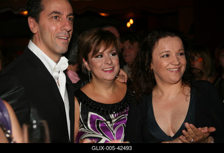 Szép nyári nap buli a Moulin Rouge-ban-stock-foto