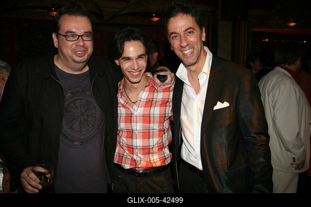 Szép nyári nap buli a Moulin Rouge-ban-stock-foto