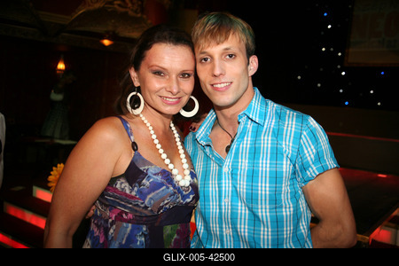 Szép nyári nap buli a Moulin Rouge-ban-stock-foto