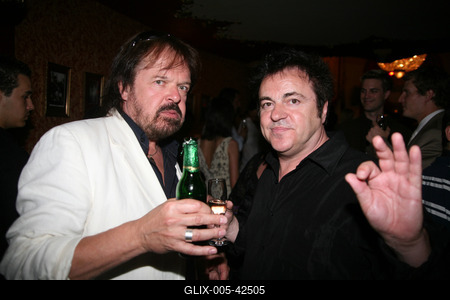 Szép nyári nap buli a Moulin Rouge-ban-stock-foto