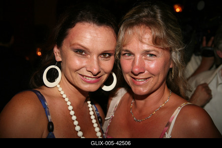 Szép nyári nap buli a Moulin Rouge-ban-stock-foto