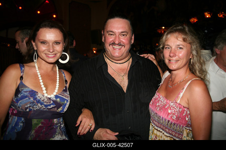 Szép nyári nap buli a Moulin Rouge-ban-stock-foto