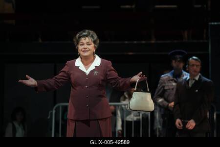 Fényes Szabolcs – Bacsó Péter - G. Dénes György: Szerdán tavasz lesz!-stock-foto