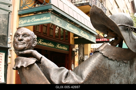 Hofi-szobor a Nagymező utcában-stock-foto