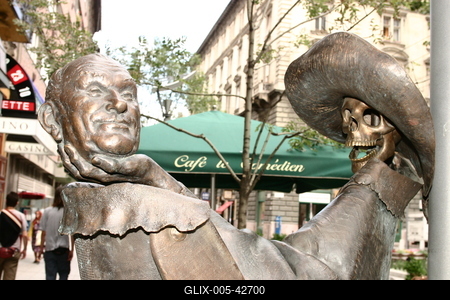 Hofi-szobor a Nagymező utcában-stock-foto