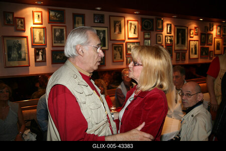 Táncdalénekesek, zenészek a Remízben-stock-foto