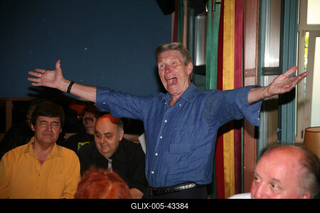 Táncdalénekesek, zenészek a Remízben-stock-foto