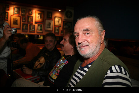 Táncdalénekesek, zenészek a Remízben-stock-foto