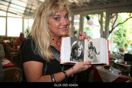 Táncdalénekesek, zenészek a Remízben-stock-foto