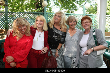 Táncdalénekesek, zenészek a Remízben-stock-foto