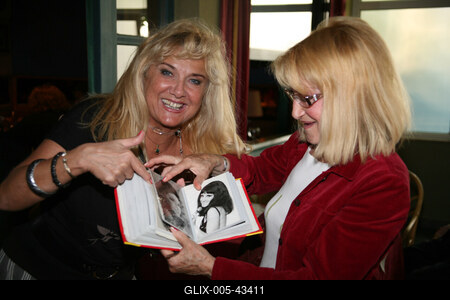 Táncdalénekesek, zenészek a Remízben-stock-foto