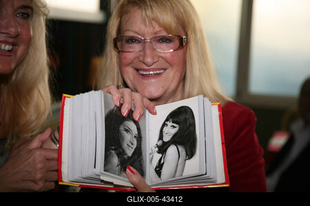 Táncdalénekesek, zenészek a Remízben-stock-foto