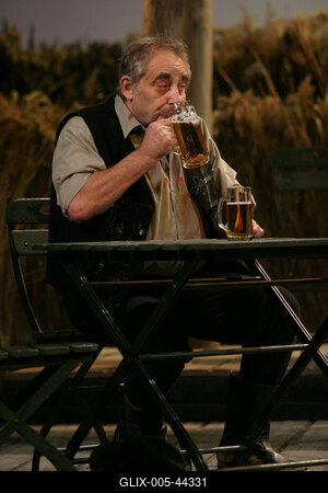 Móricz Zsigmond: Úri muri-stock-foto