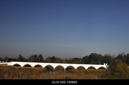 Kilenclyukú híd a Hortobágyon-stock-foto