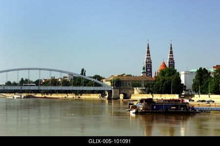 Szeged látképe a Tisza folyóval és a Belvárosi híddal-stock-foto