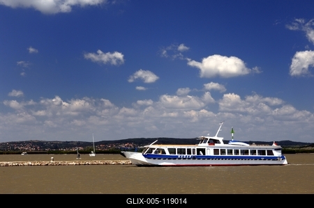 Hajókikötő a Velencei-tavon, Gárdony-stock-foto