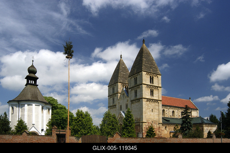 A Jáki templom és a Szent Jakab-kápolna-stock-foto