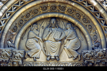 A Jáki templom bélletes kapuja-stock-foto