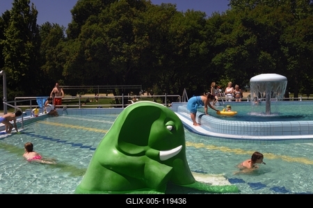 A Büki Gyógyfürdő-stock-foto