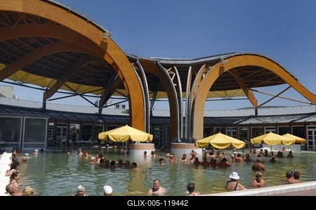 A Büki Gyógyfürdő-stock-foto