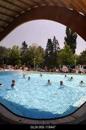 A Büki Gyógyfürdő-stock-foto