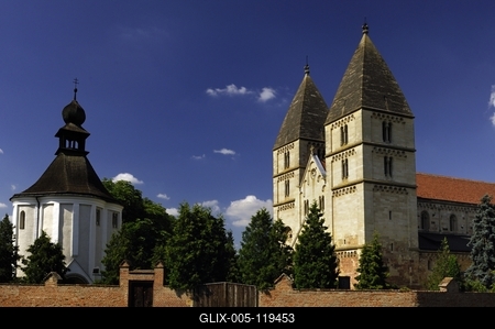A Jáki templom és a Szent Jakab-kápolna-stock-foto