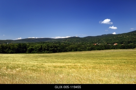 A Kőszegi-hegység látképe-stock-foto