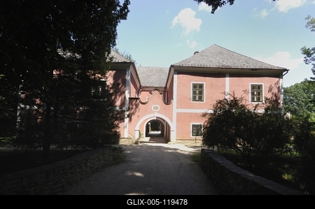 Bozsok - Sibrik Kastély és őspark-stock-foto