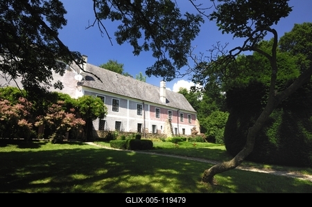 Bozsok - Sibrik Kastély és őspark-stock-foto