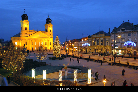 Debrecen belvárosa és a Református Nagytemplom-stock-foto